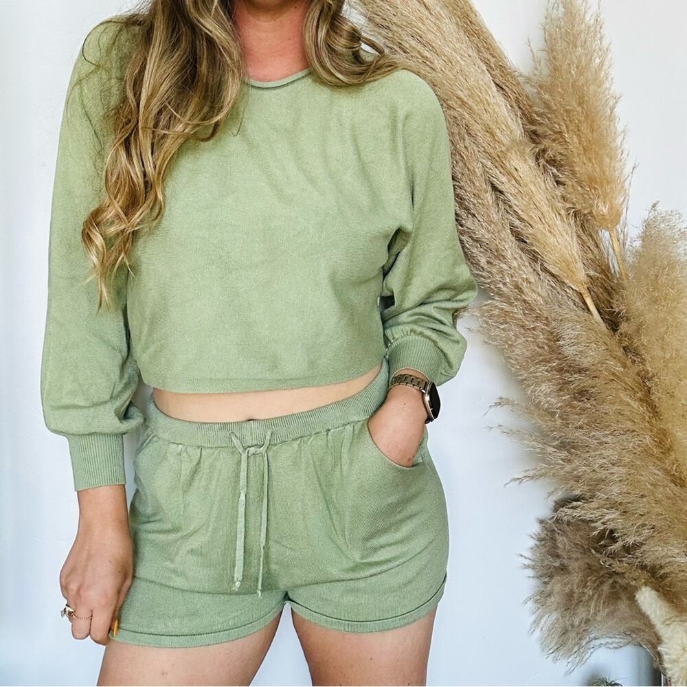 NEW ZESICA Sage Green Crop Bubble Long Sleeve Sweater Tie Pockets Shorts Set M